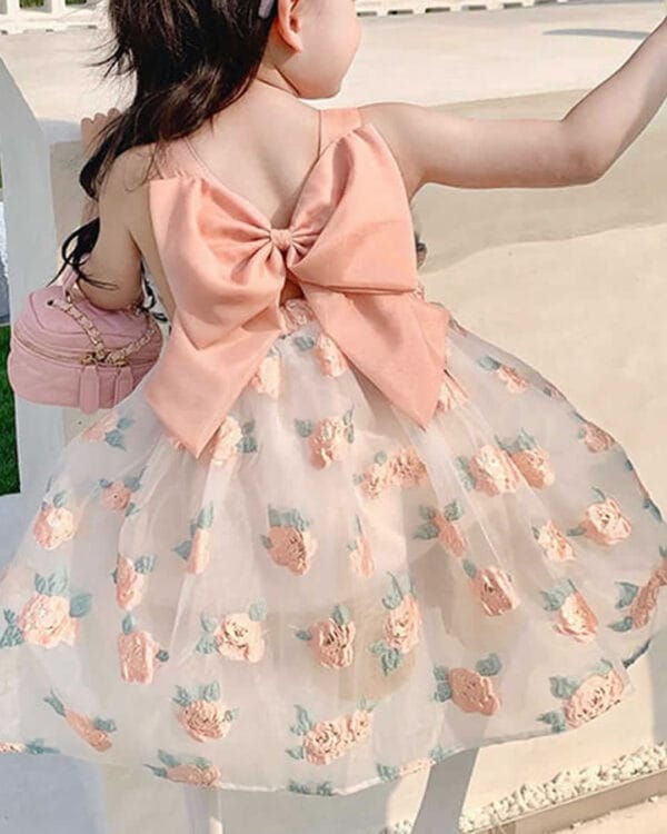 Φόρεμα μπεζ με τριαντάφυλλα και ανοιχτή πλάτη με φιόγκο - Image 3