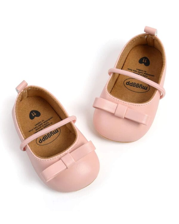 Μπαλαρίνες από δερματίνη ροζ με φιόγκο και μπαρέτα - Image 3