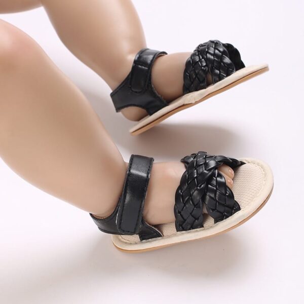 Πέδιλα αγκαλιάς μαύρα με πλεξούδα λουράκι - Image 2