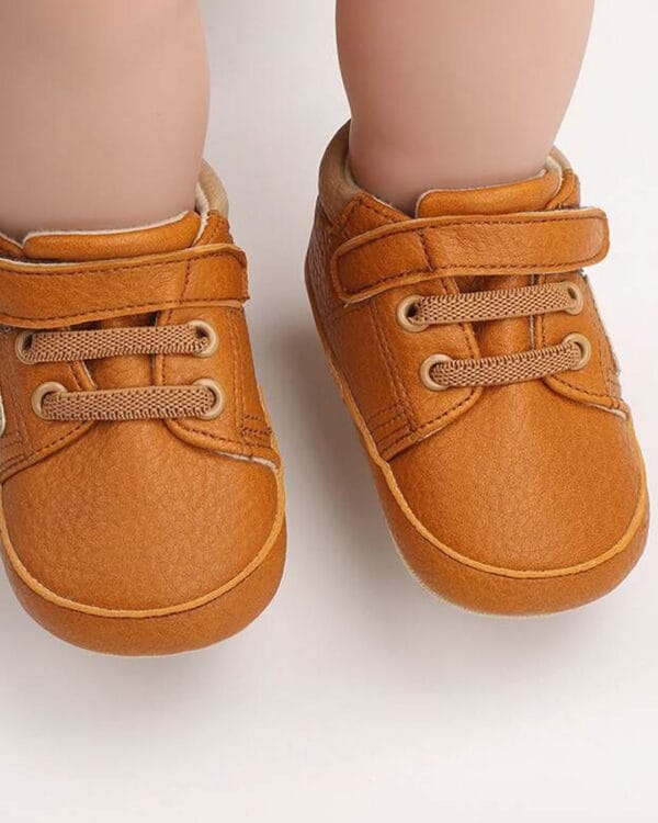 Παπουτσάκια τύπου sneakers καφέ με μπεζ λεπτομέρεια - Image 4