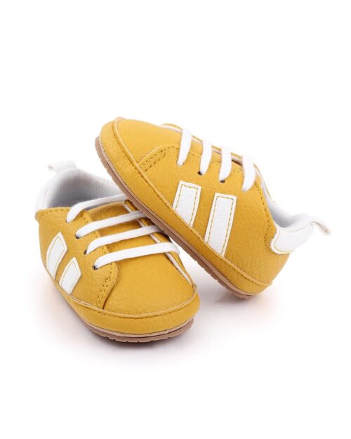 Παπουτσάκια τύπου sneakers κίτρινα με λευκές γραμμές - Image 3