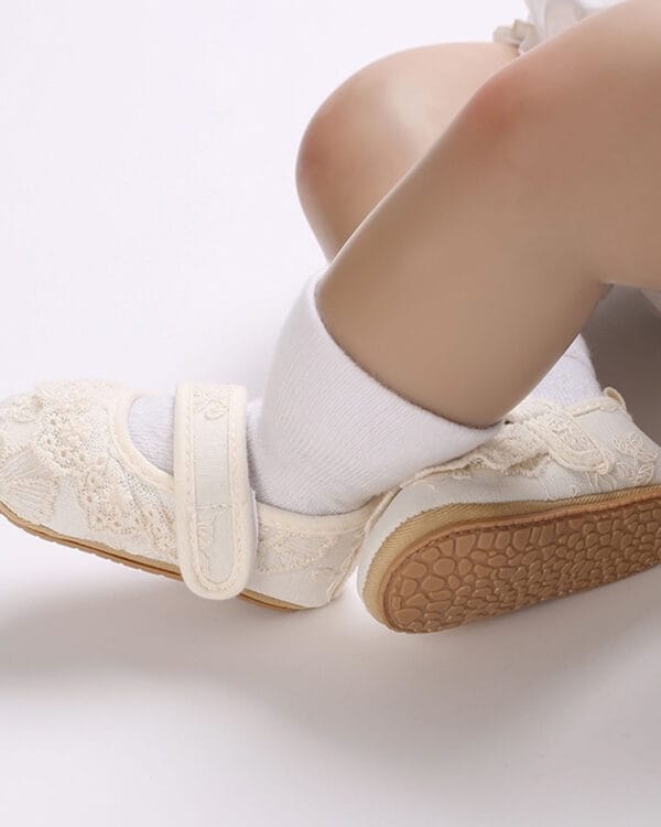 Μπαλαρίνες εκρού με δαντέλα - Image 2