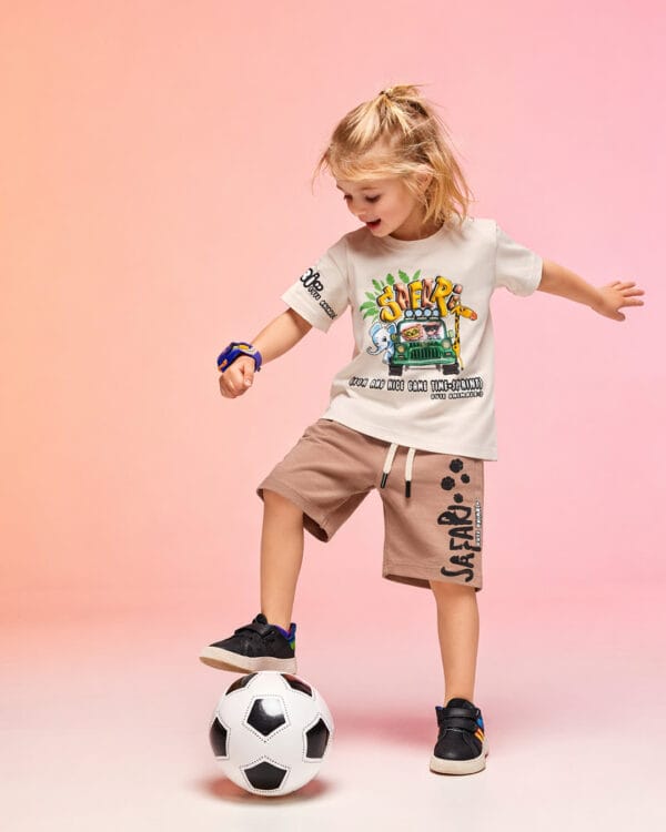 Παιδικό σετ για αγόρι μπεζ-καφέ με σορτς - Image 2