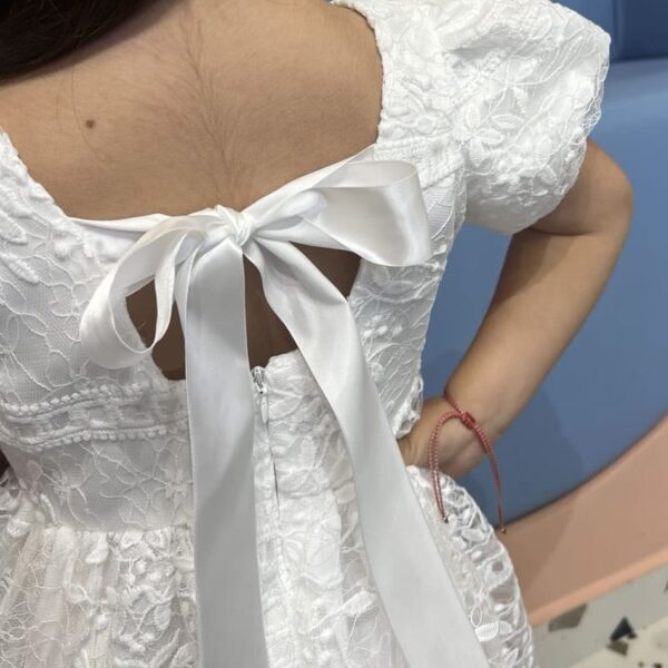 Παιδικό φόρεμα λευκό με εντυπωσιακή δαντέλα - Image 3