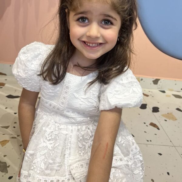 Παιδικό φόρεμα λευκό με εντυπωσιακή δαντέλα - Image 4