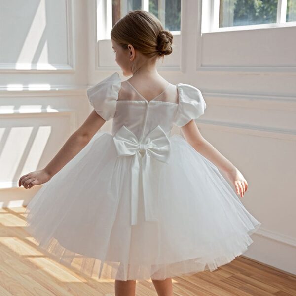 Παιδικό φόρεμα λευκό με φιόγκο στο επάνω μέρος - Image 2