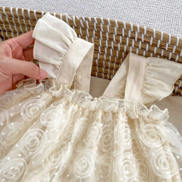 Βρεφικό κορμάκι εκρού τούλινο πουά με ανάγλυφα τριαντάφυλλα - Image 4