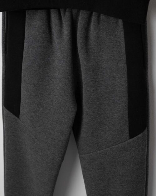 Σετ φόρμας για αγόρι fleece γκρι-μαύρο με ανάγλυφο τύπωμα - Image 3