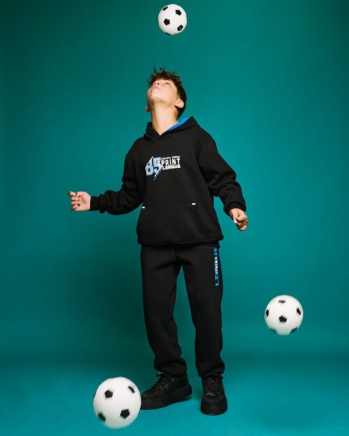 Παιδικό σετ φόρμας fleece total μαύρο Football Scorer με κουκούλα - Image 3