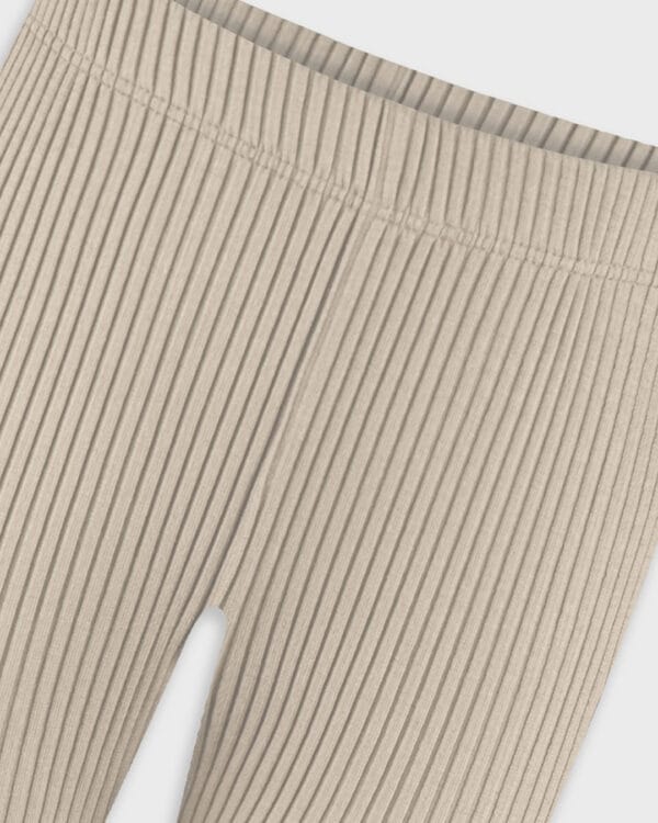 Παιδικό σετ στο χρώμα της βανίλιας με παντελόνι ριπ καμπάνα - Image 5