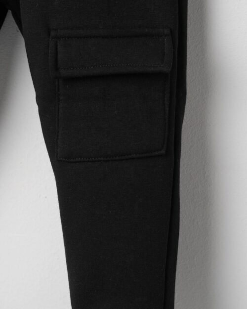 Παιδικό σετ φόρμας fleece μαύρο-μπεζ με γραμματάκια και κουκούλα - Image 3