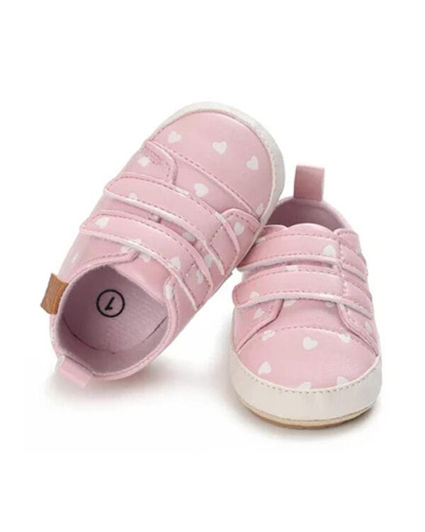 Παπουτσάκια τύπου sneakers ροζ με καρδούλες - Image 3