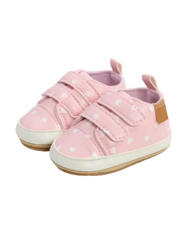 Παπουτσάκια τύπου sneakers ροζ με καρδούλες