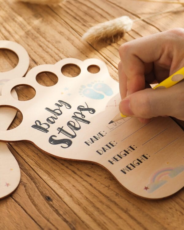 Ξύλινα διακοσμητικά πατουσάκια Hello World - Image 3