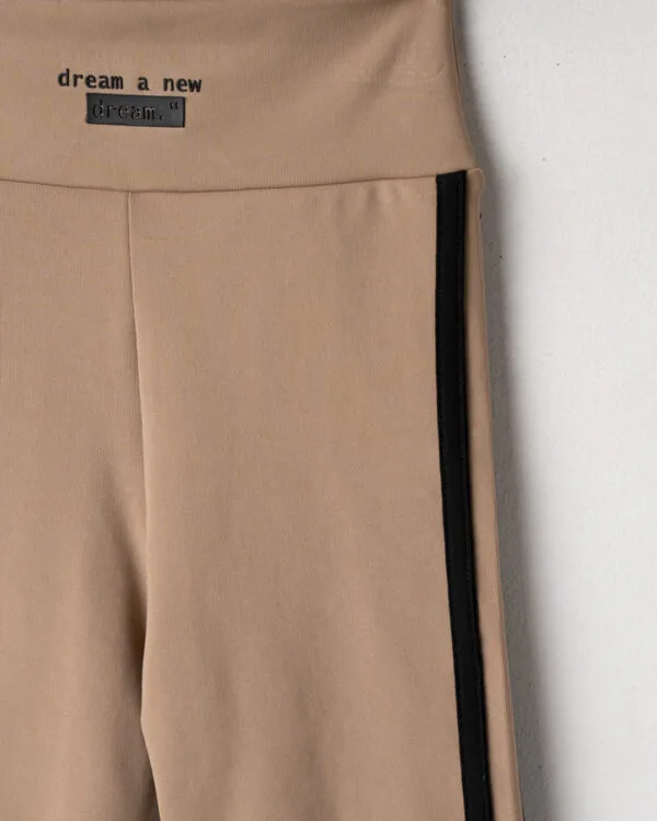 Παιδικό σετ σκούρο μπεζ με κολάν biker - Image 3