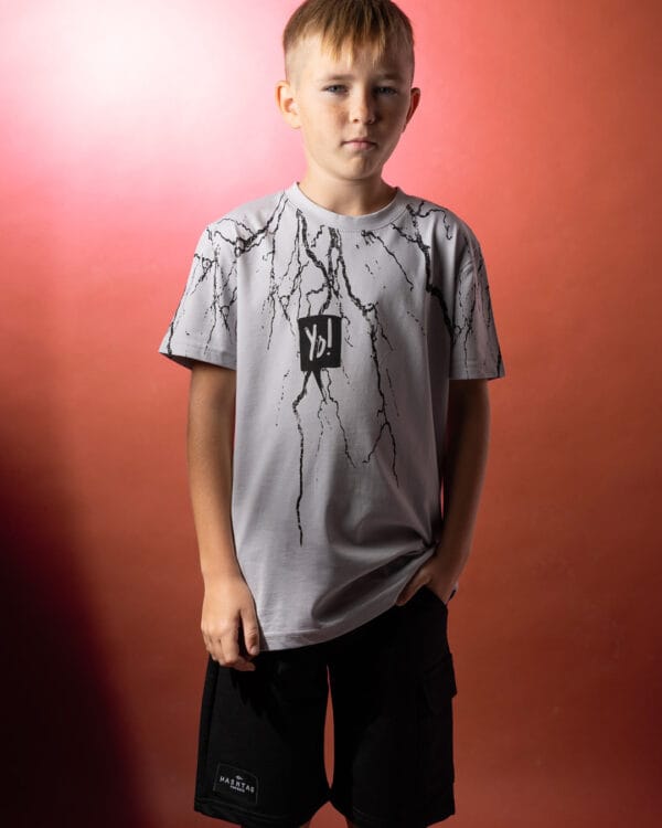 Παιδικό σετ γκρι-μαύρο με σορτς - Image 2