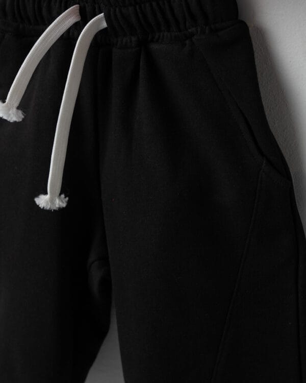 Παιδικό σετ γκρι-μαύρο με σορτς - Image 3