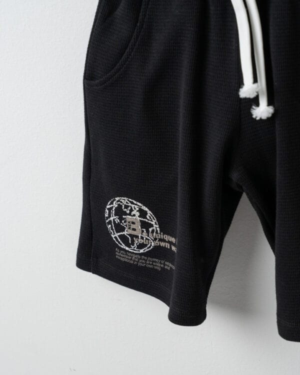 Παιδικό σετ πικέ μαύρο με σορτς - Image 4