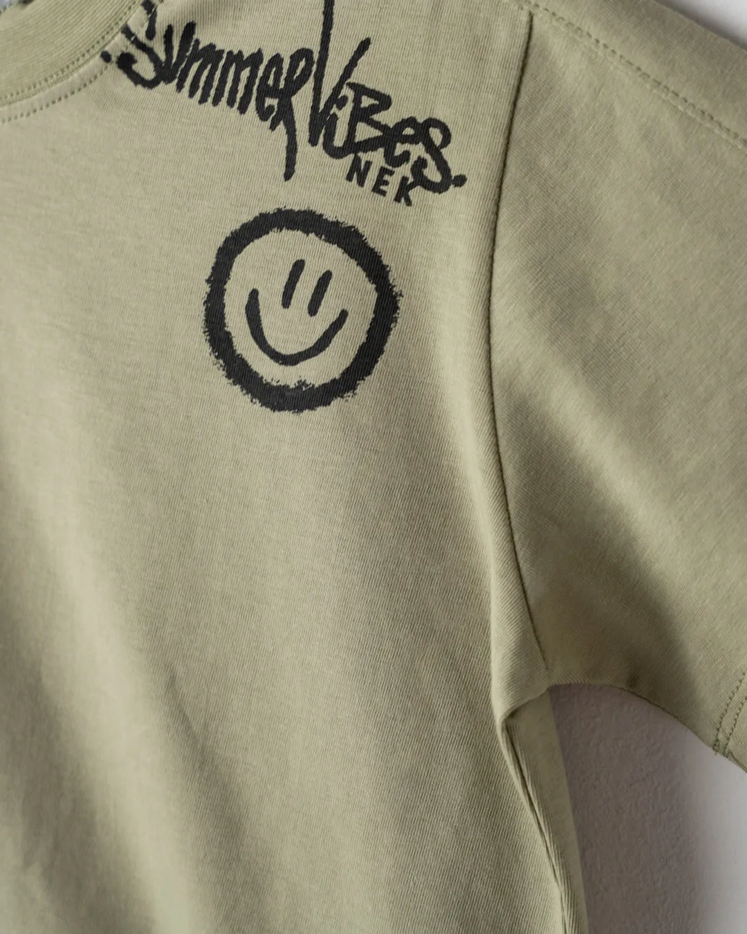 Παιδικό σετ λαδί-μαύρο με σορτς - Image 2