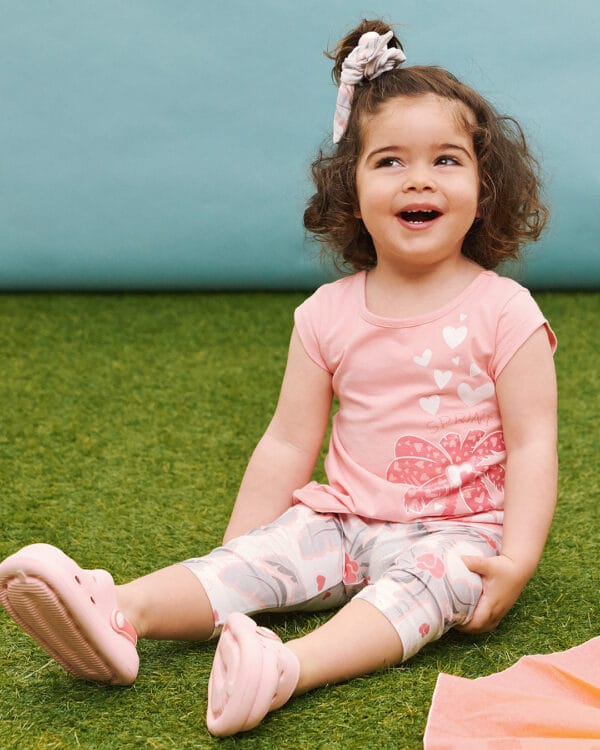 Παιδικό σετ σομόν με κολάν capri και scrunchie tropical - Image 2