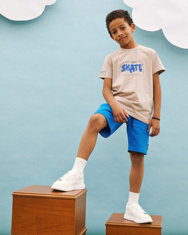 Παιδικό σετ γκρι-μπλε με σορτς Skate - Image 4