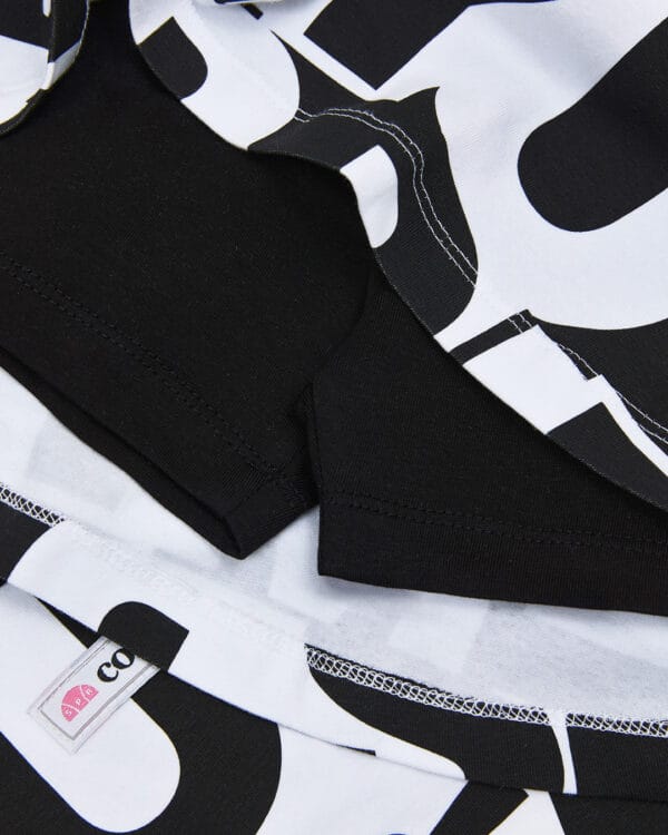 Παιδικό σετ λευκό-μαύρο με σορτς/φούστα και scrunchie - Image 5