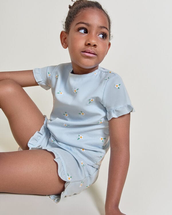 Παιδικό σετ γαλάζιο με μαργαρίτες και σορτς - Image 2