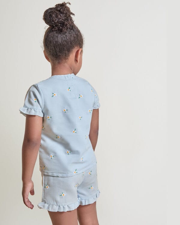 Παιδικό σετ γαλάζιο με μαργαρίτες και σορτς - Image 4