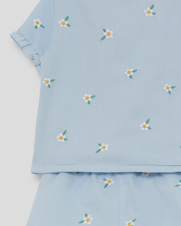 Παιδικό σετ γαλάζιο με μαργαρίτες και σορτς - Image 5