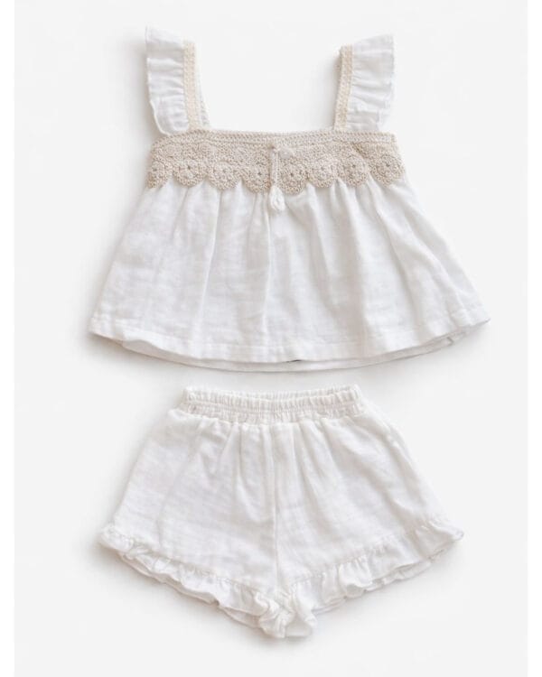Παιδικό σετ λευκό λινό με μακραμέ δαντέλα και σορτς - Image 2