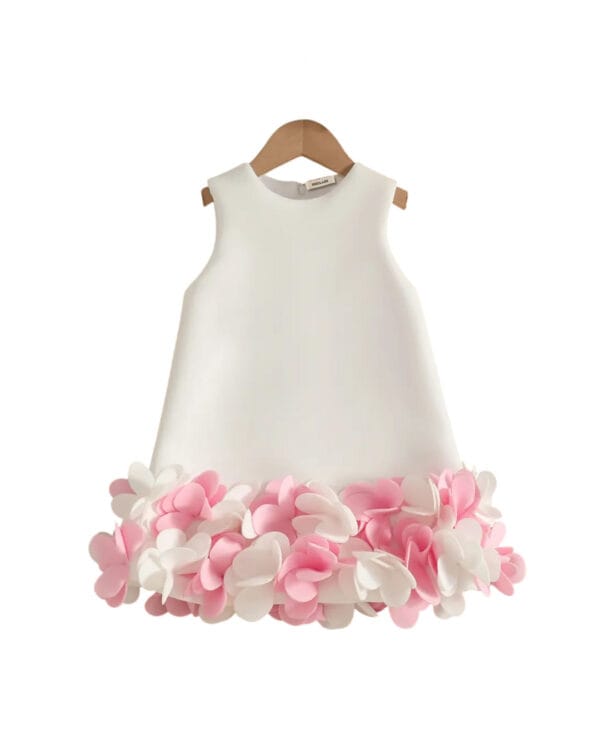 Παιδικό φόρεμα λευκό σε Α γραμμή με λουλούδια στο τελείωμα