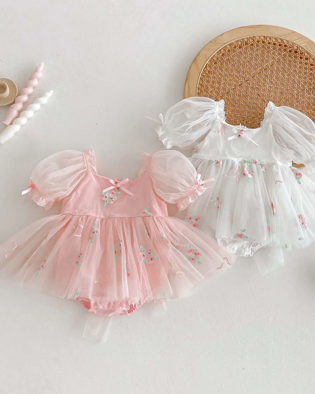 Βρεφικό κορμάκι-φόρεμα ροζ τούλινο με κεντημένα λουλουδάκια - Image 3