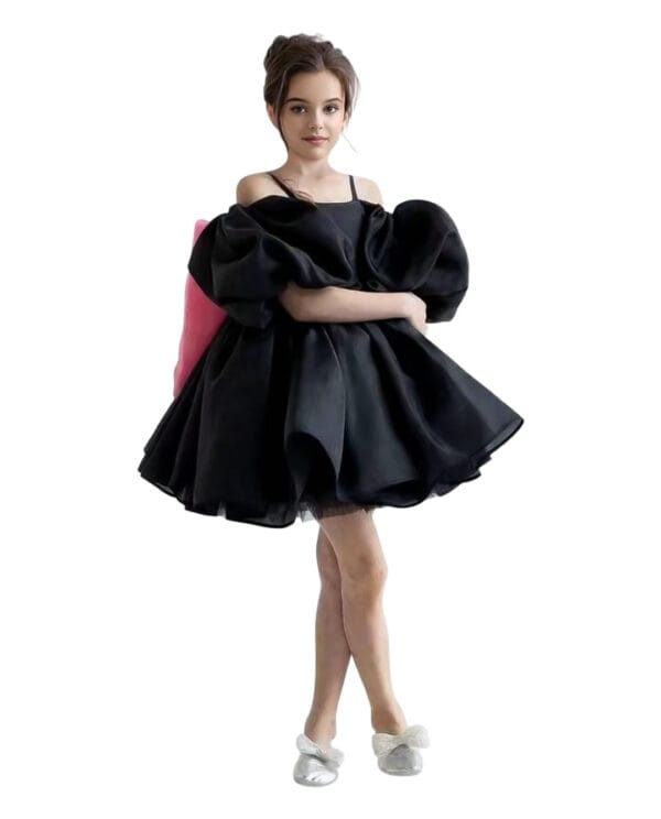 Παιδικό φόρεμα μαύρο με μεγάλο εντυπωσιακό φιόγκο στην πλάτη - Image 3
