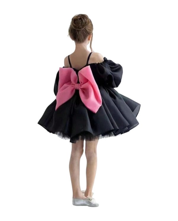Παιδικό φόρεμα μαύρο με μεγάλο εντυπωσιακό φιόγκο στην πλάτη