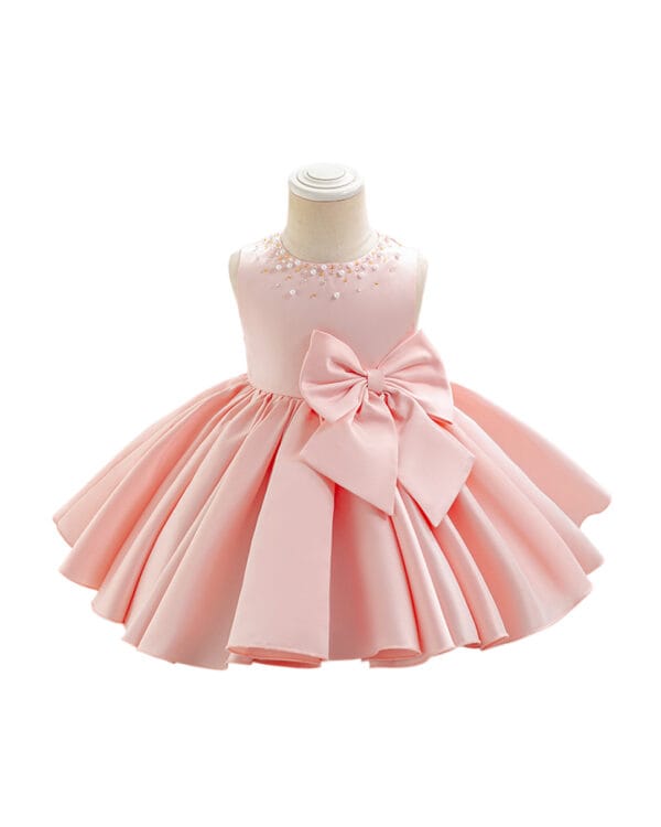 Παιδικό φόρεμα σομόν σατινέ με πέρλες και χάντρες