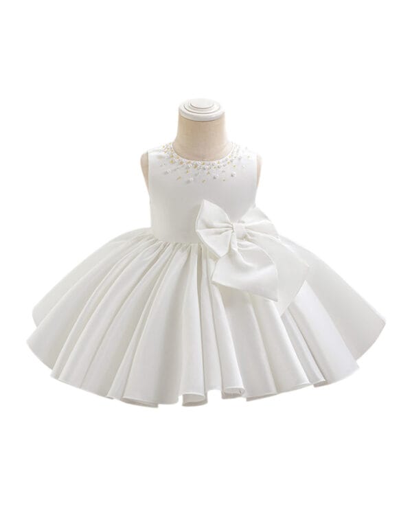 Παιδικό φόρεμα λευκό σατινέ με πέρλες και χάντρες