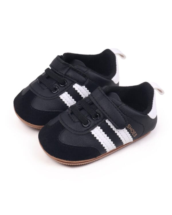 Παπούτσια αγκαλιάς μαύρα sneakers