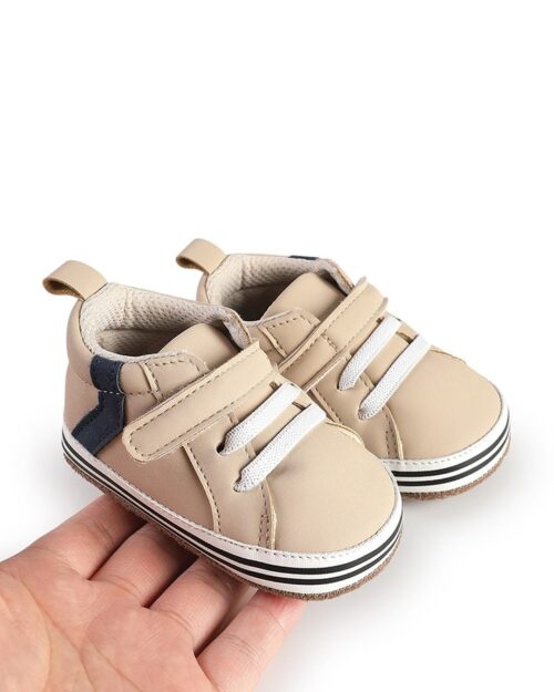 Παπούτσια αγκαλιάς μπεζ sneakers από δερματίνη - Image 3
