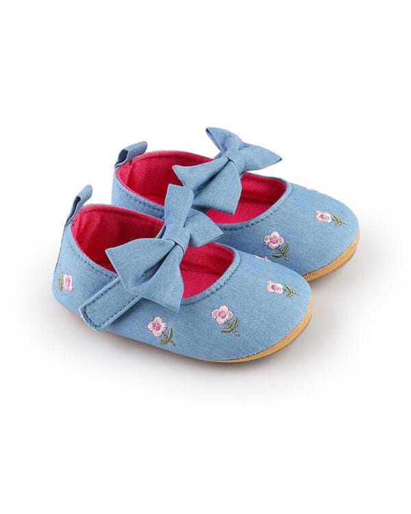 Μπαλαρίνες αγκαλιάς σιέλ με κεντημένα λουλουδάκια