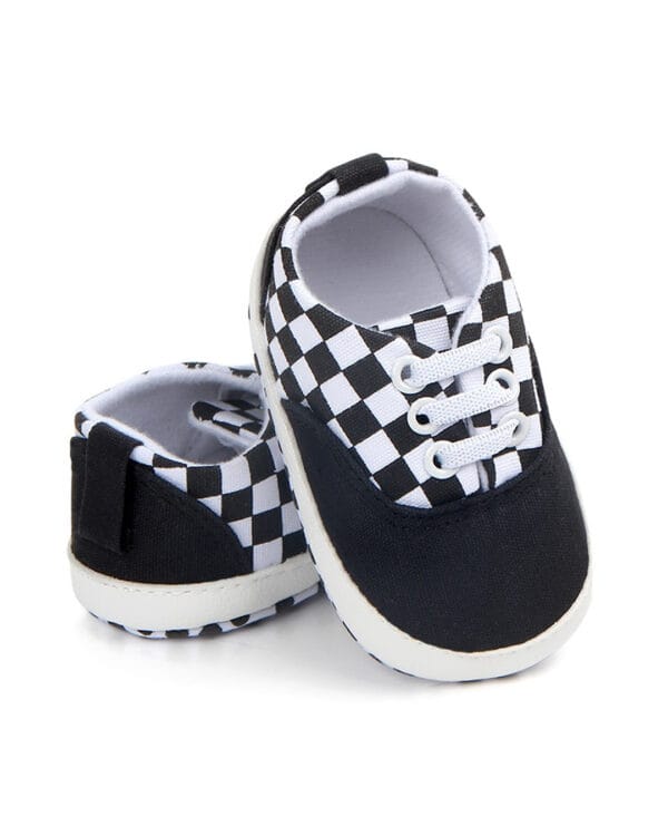 Παπούτσια αγκαλιάς μαύρα σκακιέρα - Image 2