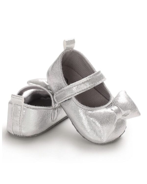 Μπαλαρίνες αγκαλιάς ασημί μεταλιζέ με φουσκωτό φιογκάκι - Image 3