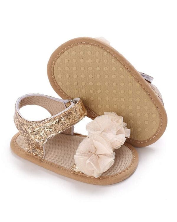 Πέδιλα αγκαλιάς χρυσά glitter με 3D λουλούδια - Image 2