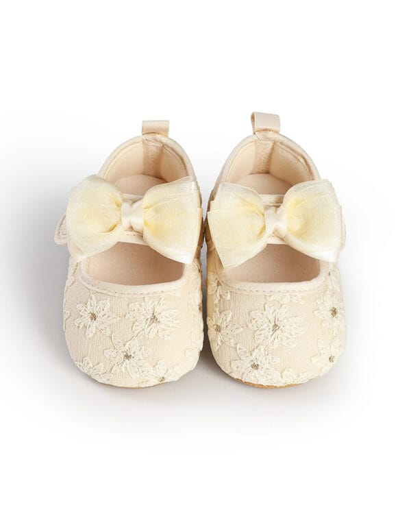 Μπαλαρίνες αγκαλιάς εκρού με κεντημένα λουλουδάκια - Image 3