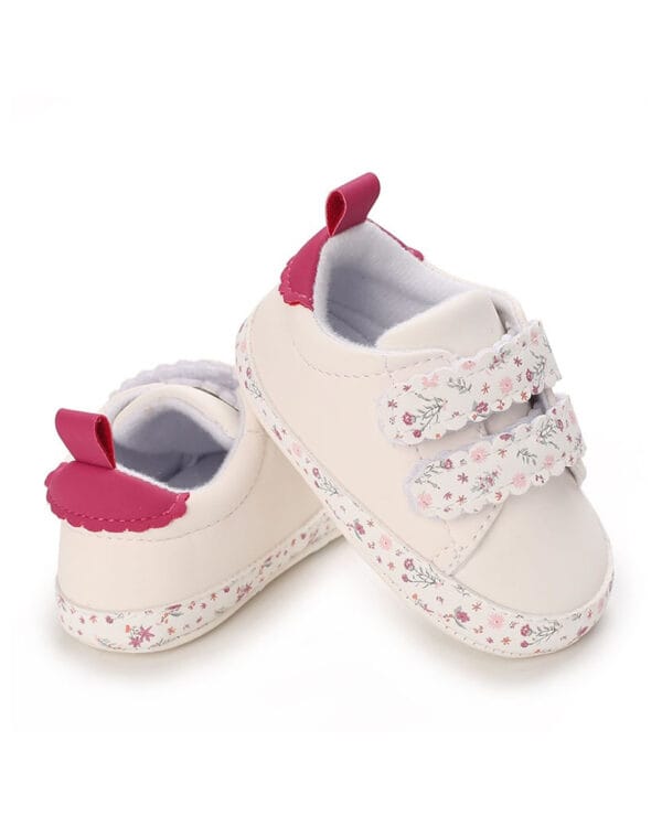 Παπούτσια αγκαλιάς λευκά sneakers με λουλουδάκια