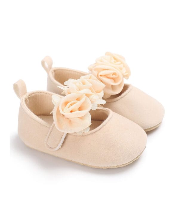 Μπαλαρίνες αγκαλιάς εκρού σουέτ με 3D λουλούδια