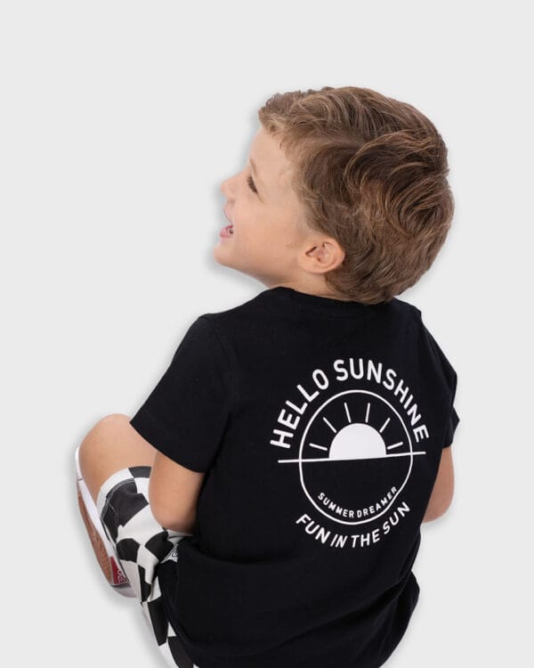 Παιδικό σετ total μαύρο με σορτς σκακιέρα - Image 2