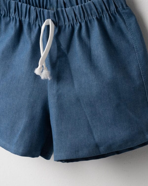 Παιδικό σετ λευκό-μπλε με σορτς τζιν (μαλακό) - Image 3