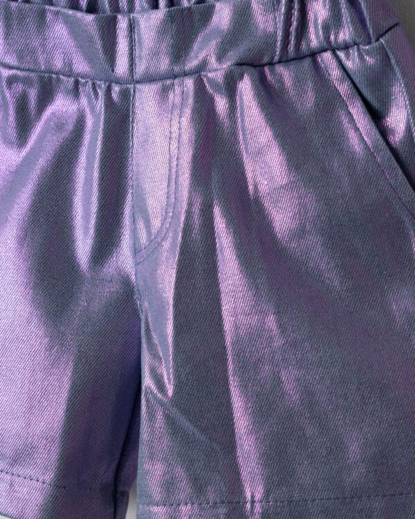 Παιδικό σετ λευκό-μεταλιζέ λιλά με σορτς - Image 2