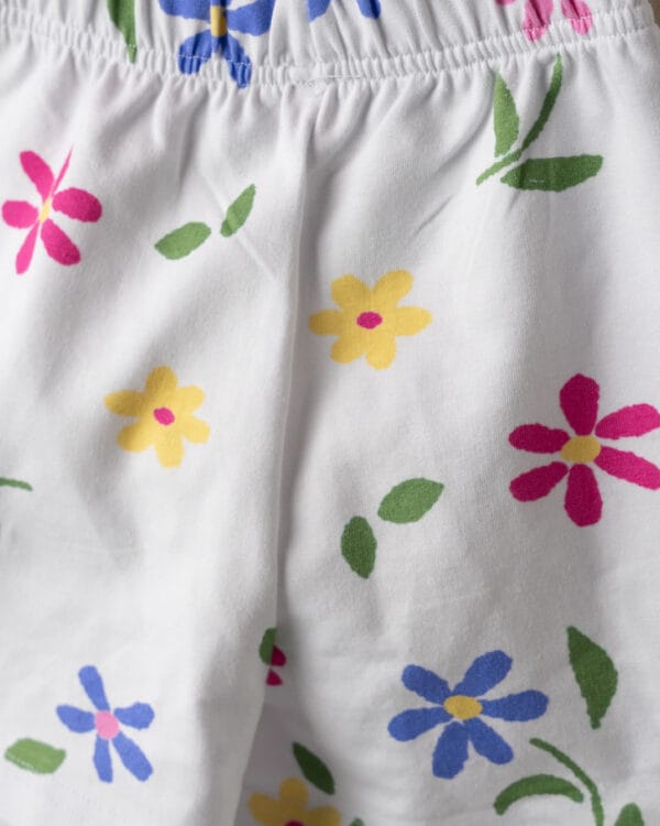 Παιδικό σετ ροζ-λευκό floral με σορτς - Image 2