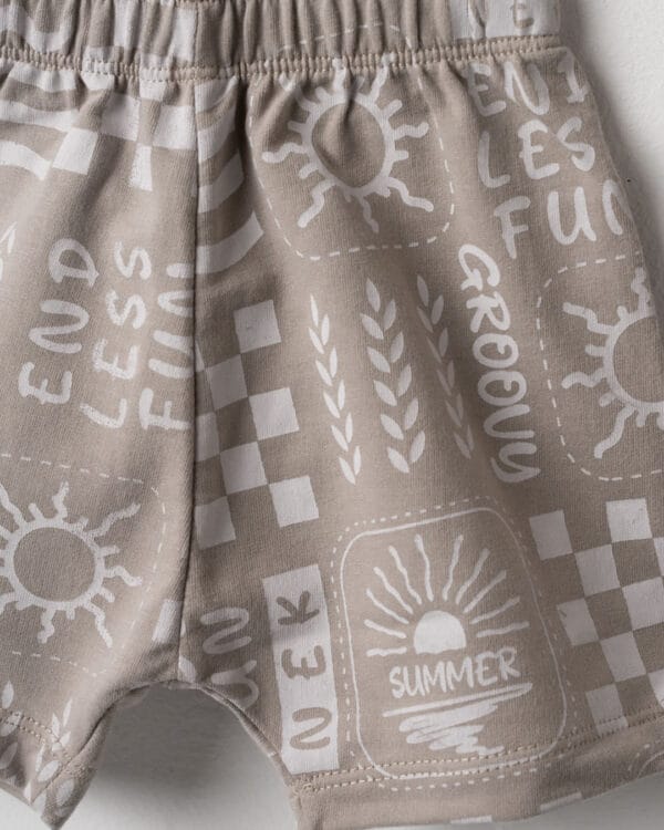 Βρεφικό σετ λευκό-μπεζ με σορτς Καραβάκι - Image 3